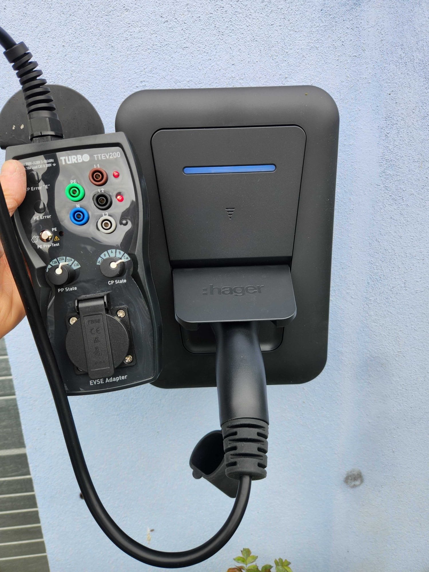Installation borne de recharge électrique à Briançon par Cyté Électricité