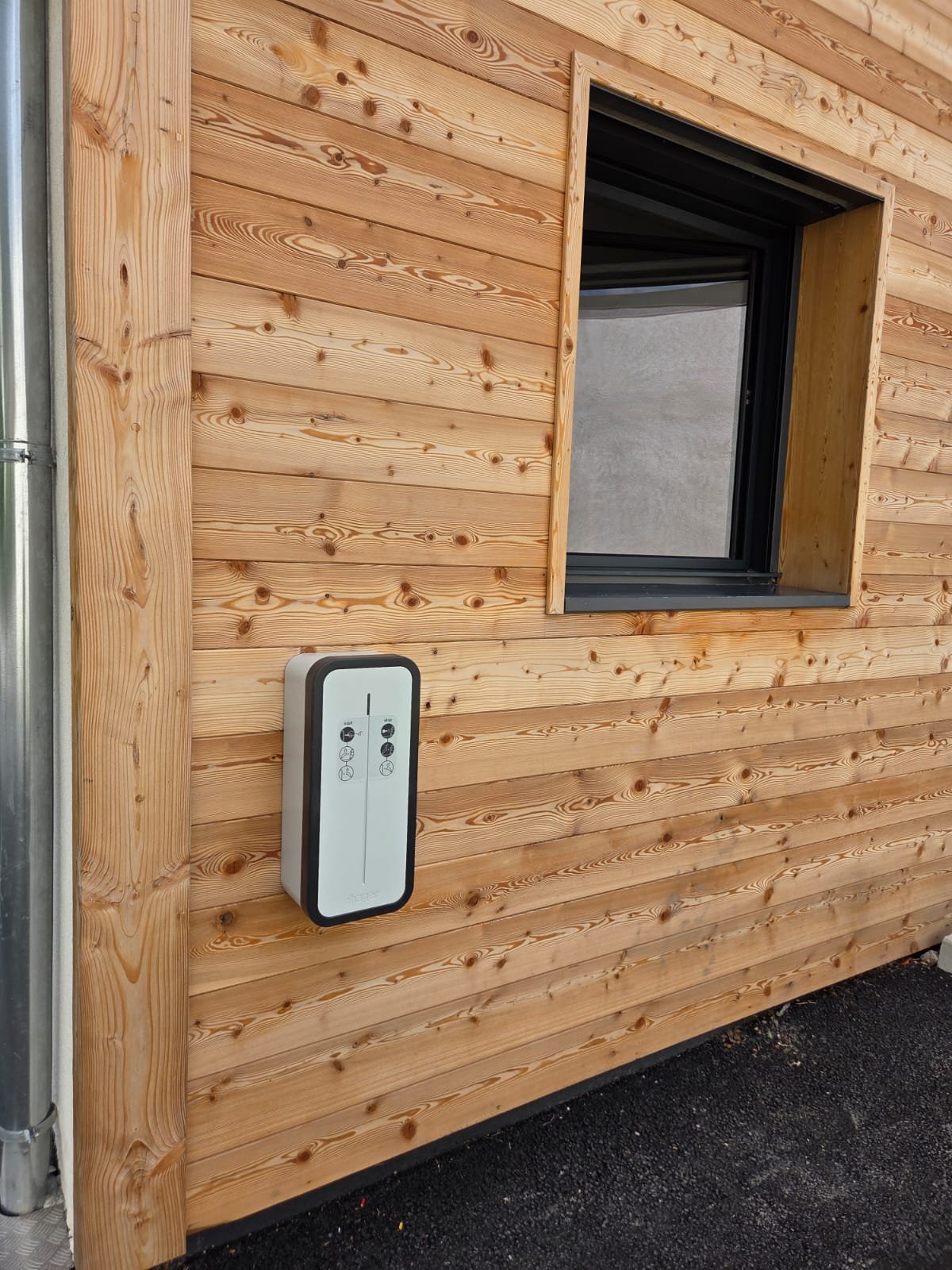 Installation borne de recharge véhicule électrique à Briançon par Cyté Électricité